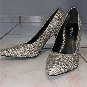 NINE WEST black & white stripes heels 👠 Size 5.5